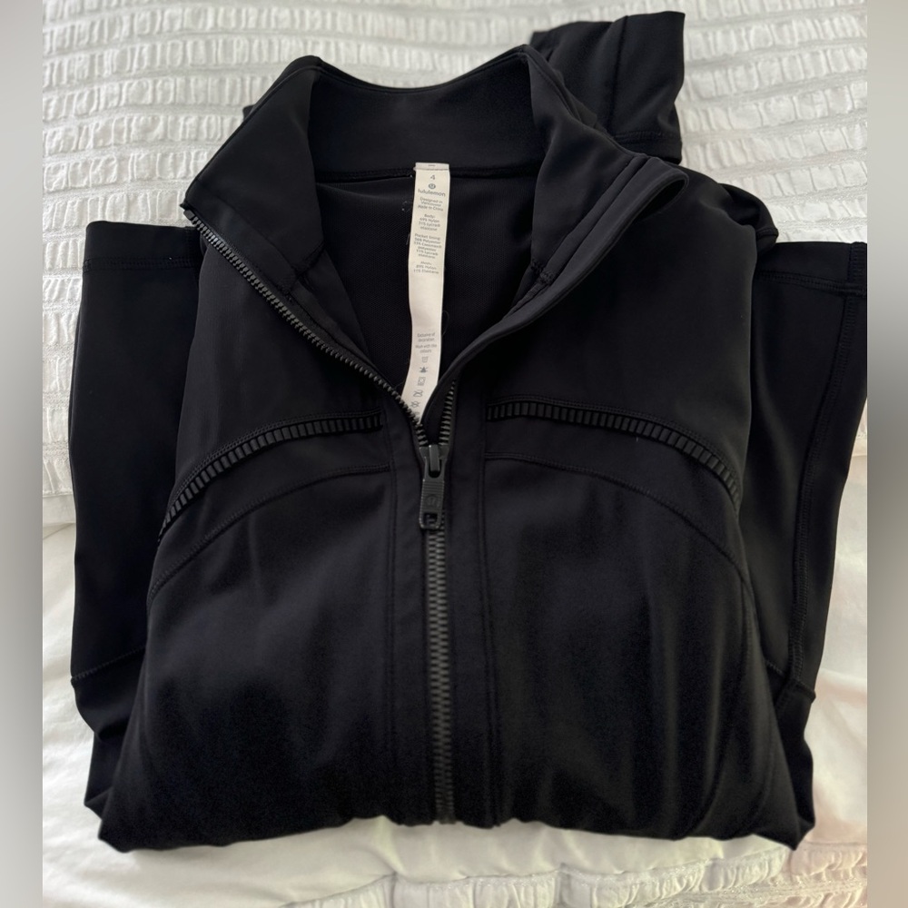 Lululemon jacket - Picture 3 of 4